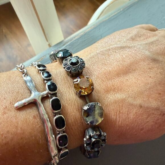 Mariana Large Flower Crystal Heart Charm Tennis Bracelet - Picture 5 of 6